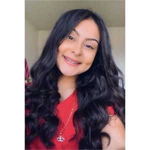 Meet your Posher, Yahira